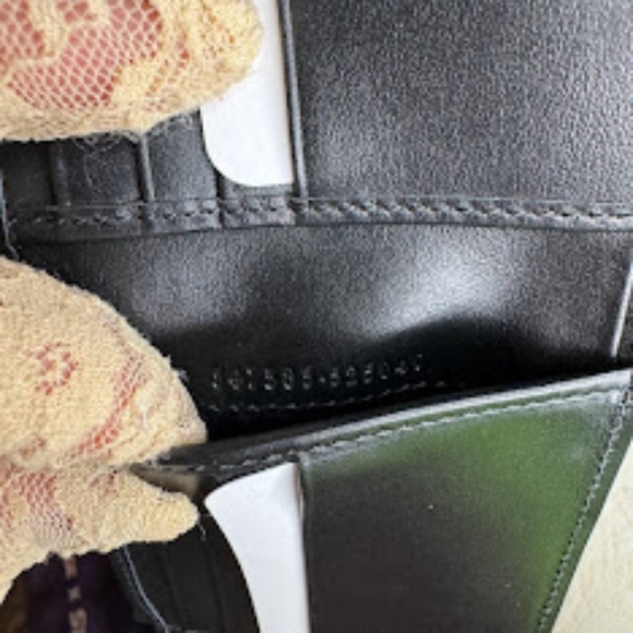 Gucci Black Leather Bifold Wallet w/Gold Logo Print - Picture 8 of 11